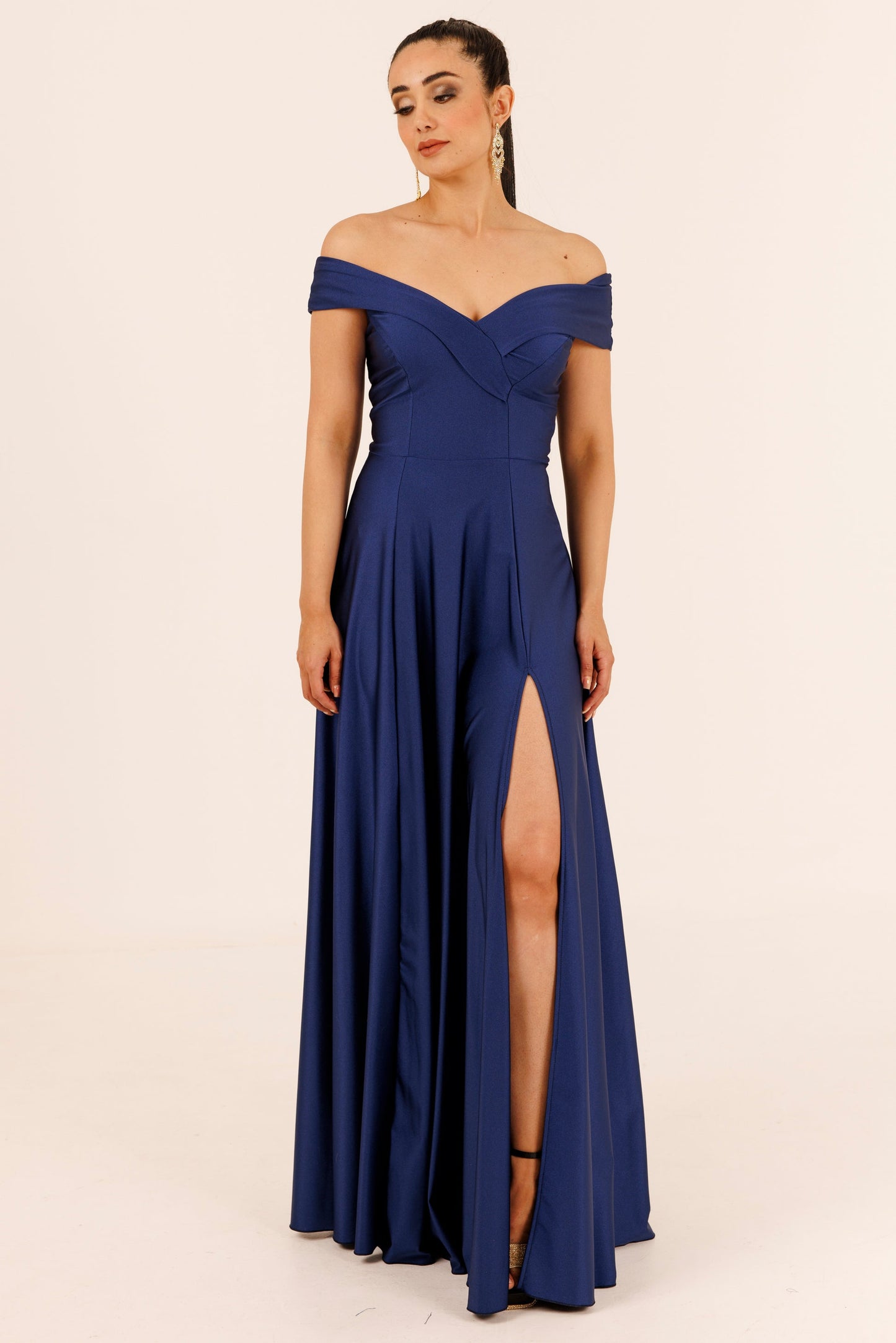 Long dress with slit and sleeves