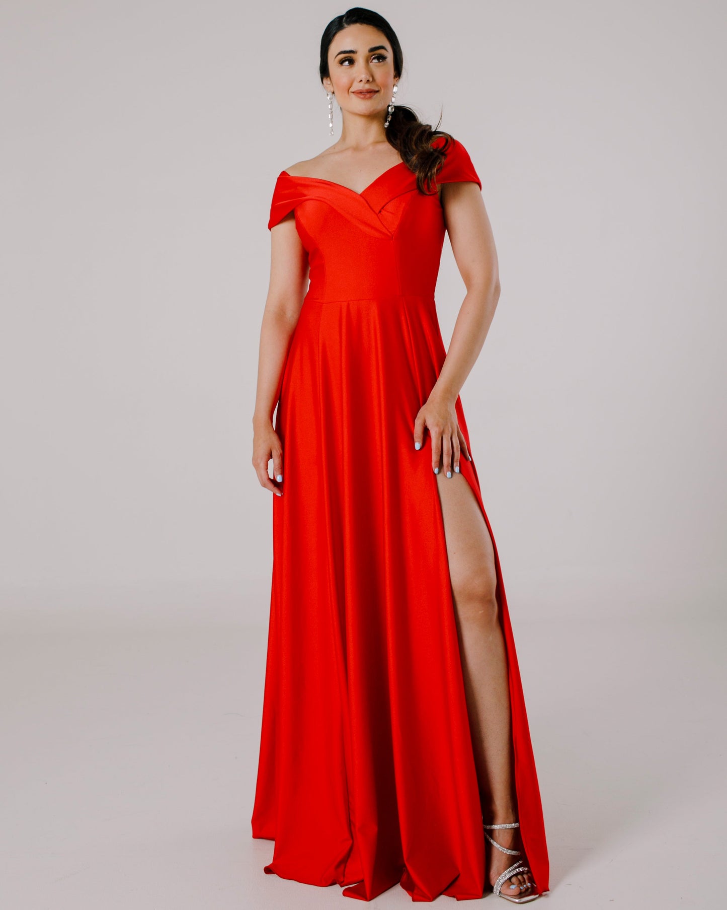 Long dress with slit and sleeves
