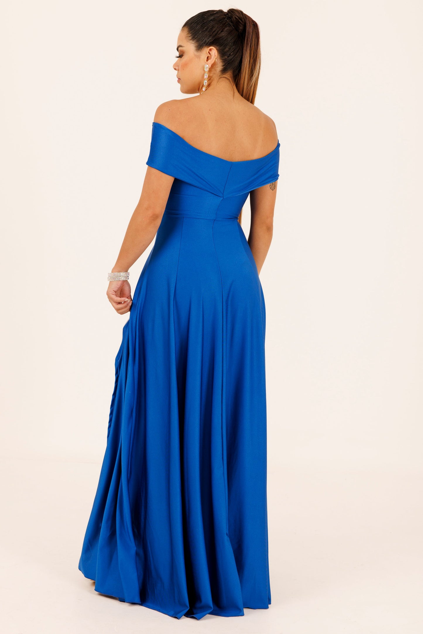 Long dress with slit and sleeves