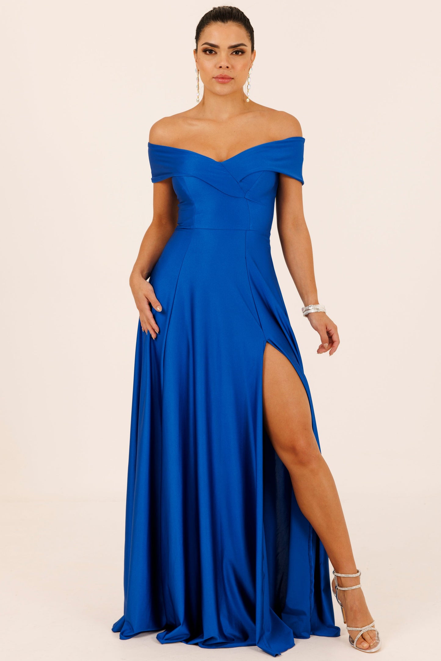 Long dress with slit and sleeves