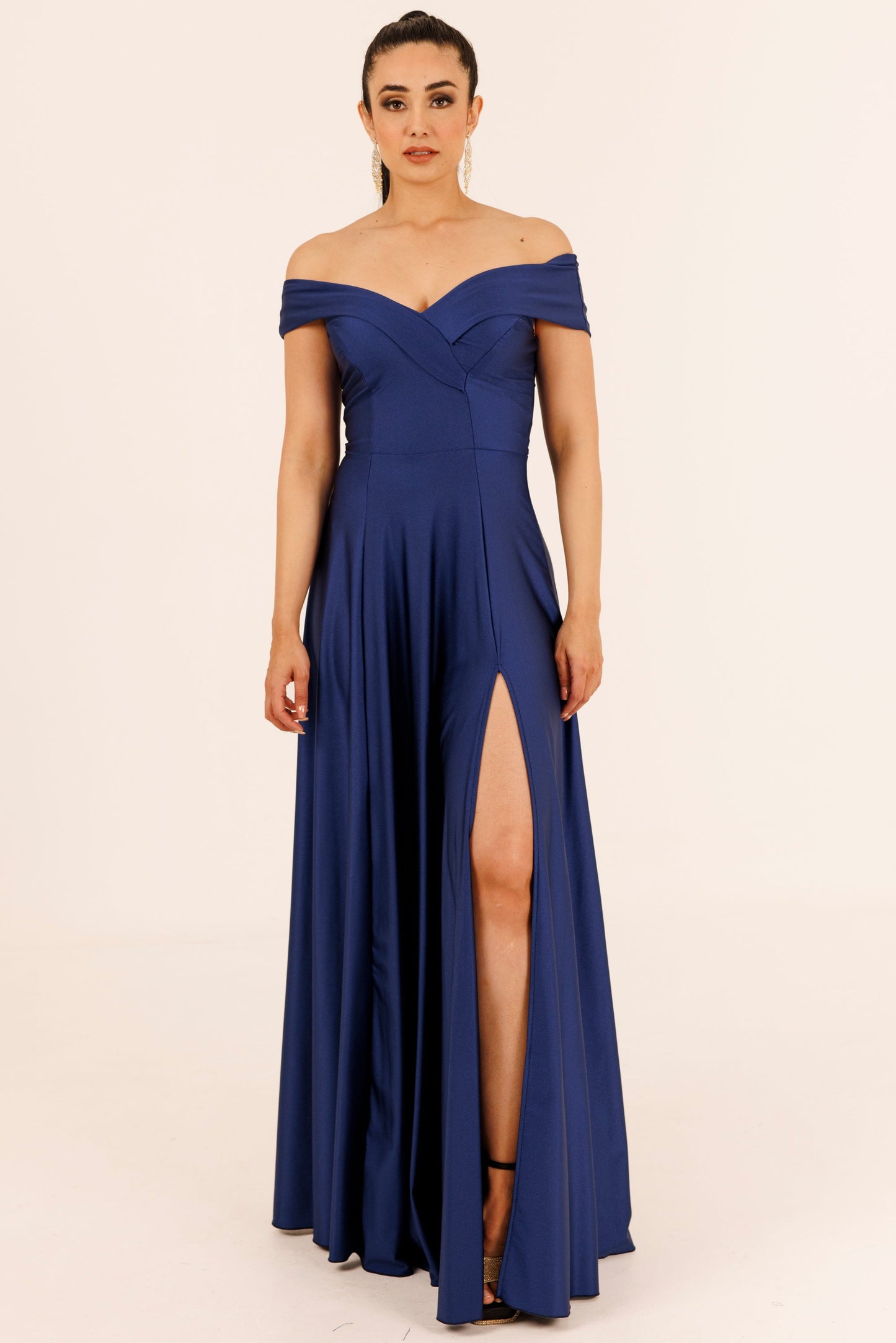 Long dress with slit and sleeves