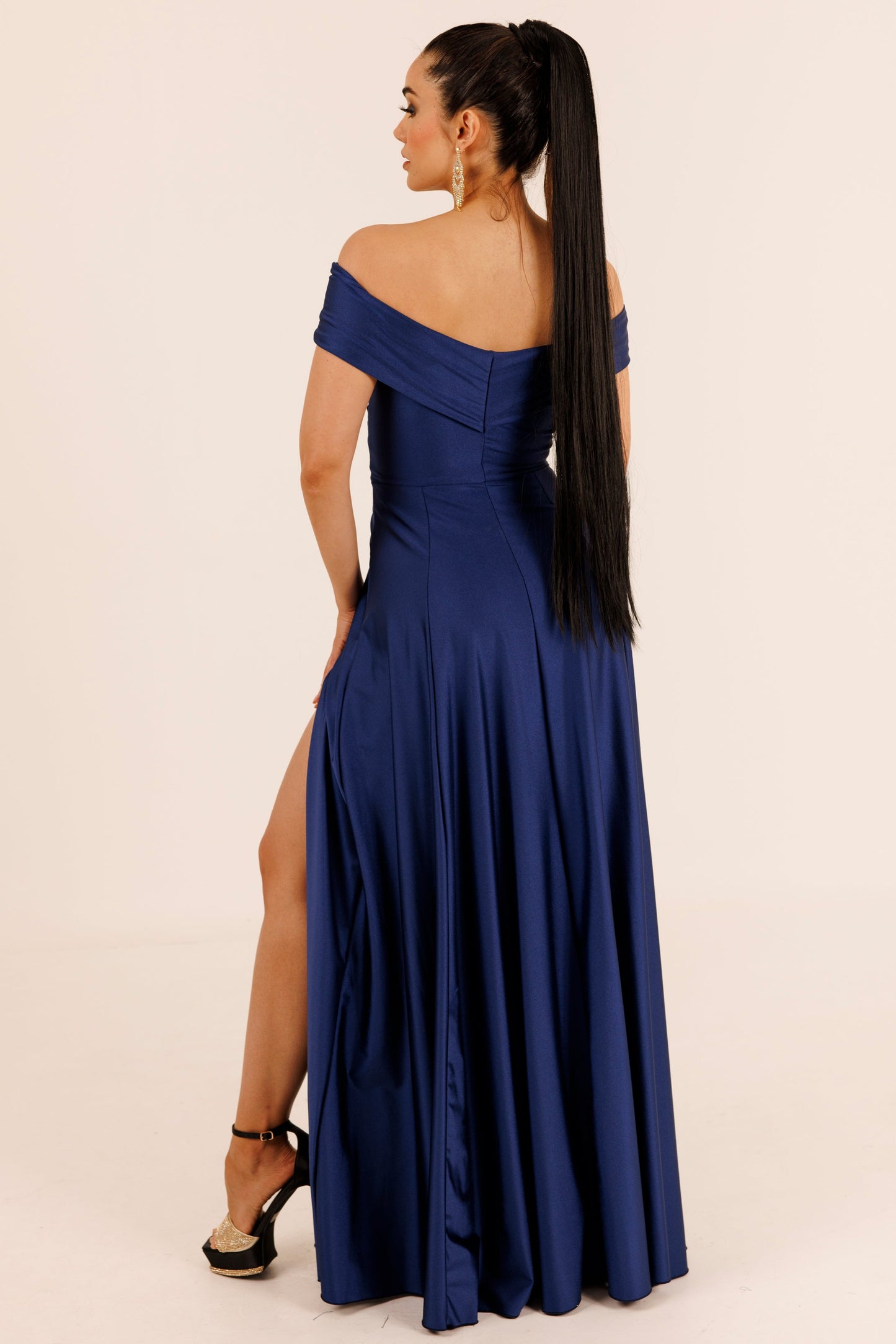 Long dress with slit and sleeves