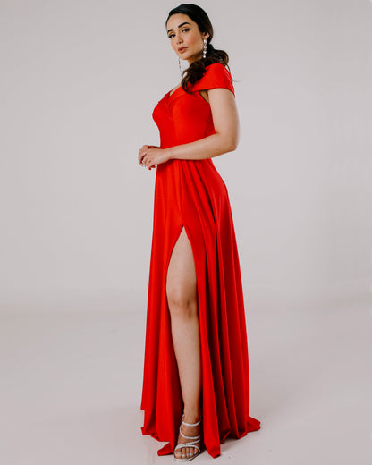 Long dress with slit and sleeves