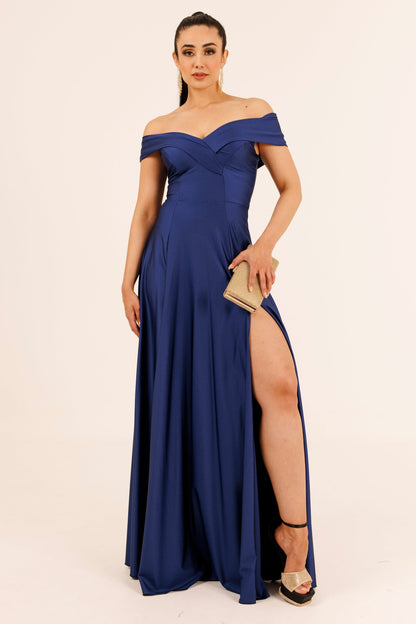 Long dress with slit and sleeves